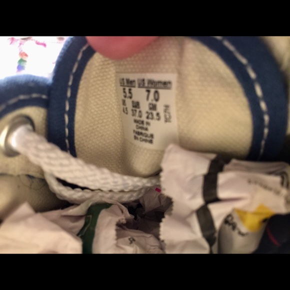 VANS AUTHENTIC STYLE HAND PAINTED PAISLEY PRINT - Picture 3 of 10